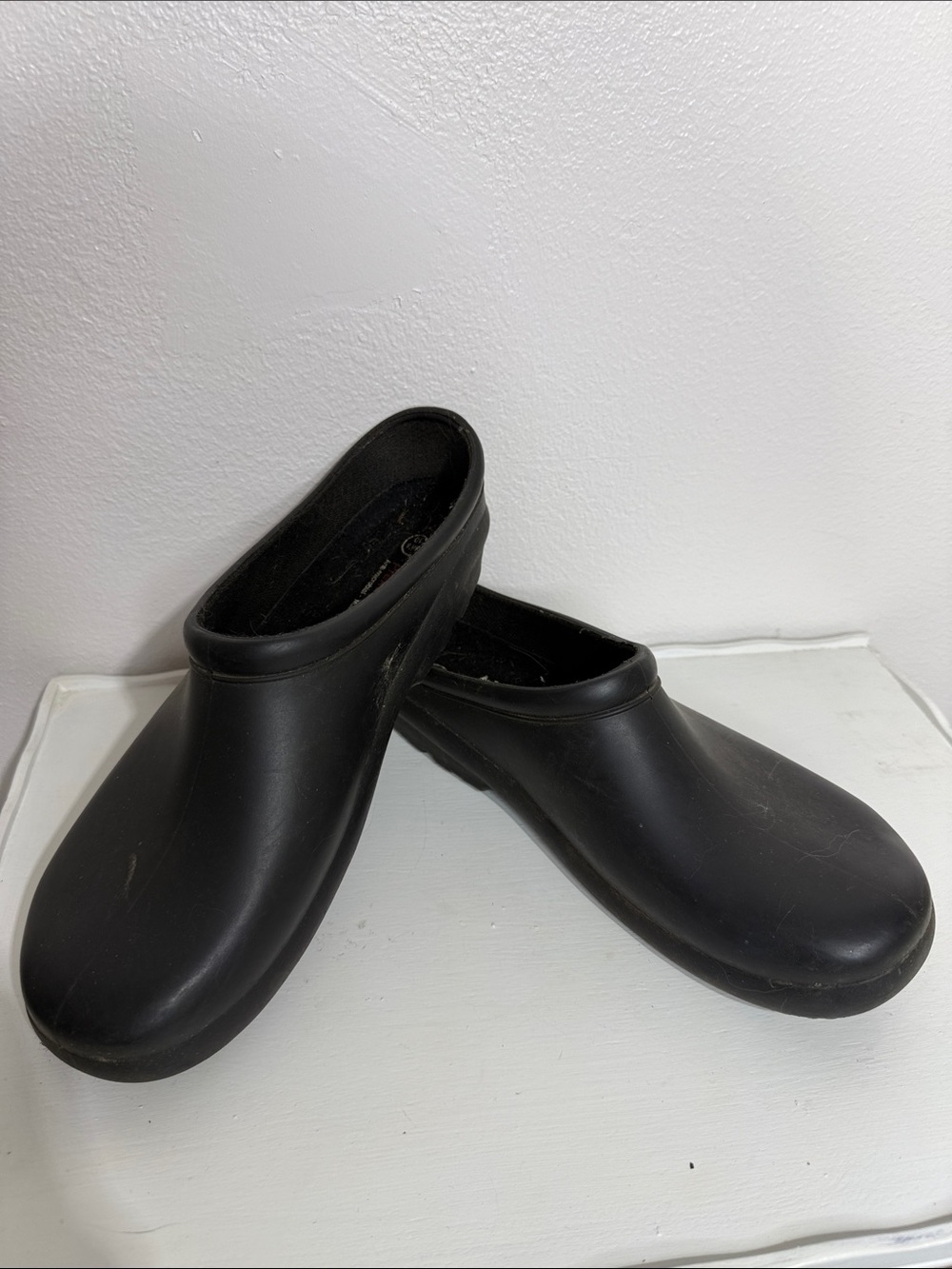 Men’s sloggers size 10